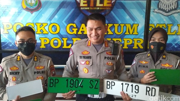 Kenapa Ada Mobil Pakai Pelat Nomor Hijau? Ini Penjelasannya