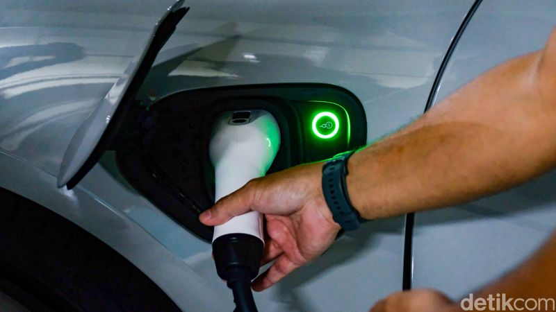 Array,Harga Jual Kembali Mobil Listrik Nyungsep, Produsen Bilang Begini