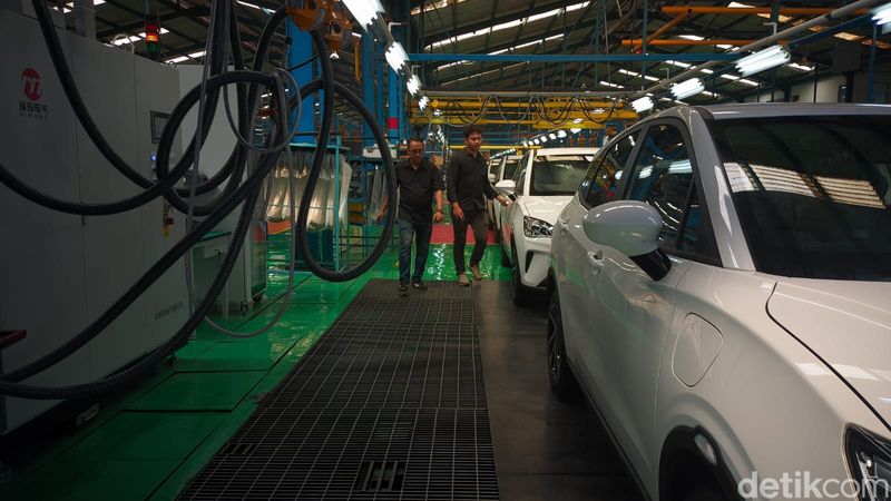 Nasib Produsen Otomotif di Indonesia: Menderita tapi Tak Boleh PHK