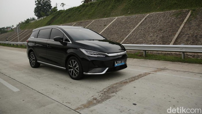 Ini Arti Nama BYD M6 yang Digugat BMW