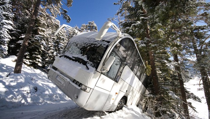 Kecelakaan Tragis Bus Terjun dari Jembatan, Tewaskan 21 Atlet