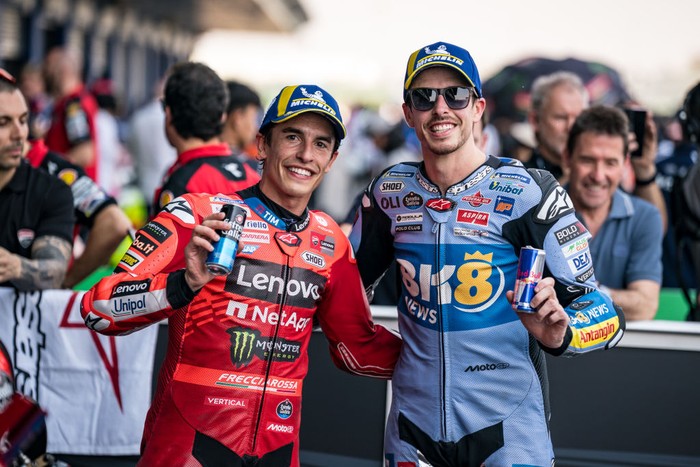 Duo Marquez Adu Cepat Motor Vs Mobil, Siapa Pemenangnya?