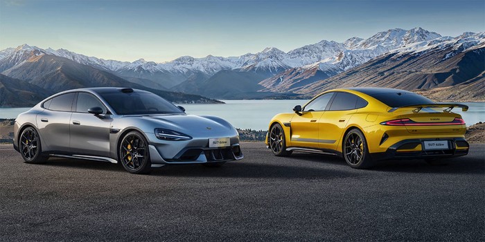 Mobil Listrik Xiaomi Terbakar usai Kecelakaan, Evakuasi Korban Jadi Sorotan