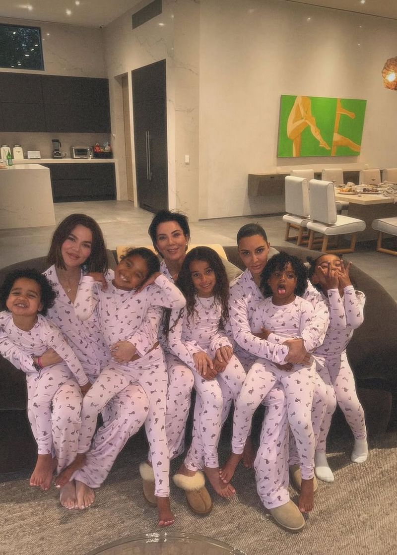 Array,Glamor Maksimal, Kim Kardashian Rayakan Paskah dengan Gaun Rp 242 Juta