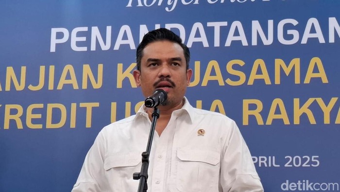 Intip Garasi Menteri UMKM yang Istrinya Diduga Pakai Fasiltas Negara ke Eropa