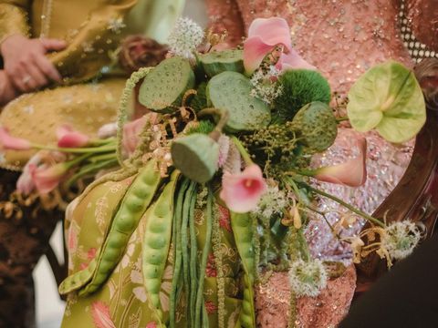 Array,Unik, Pasangan Ini Jadikan Lalapan Sebagai Buket di Acara Lamaran