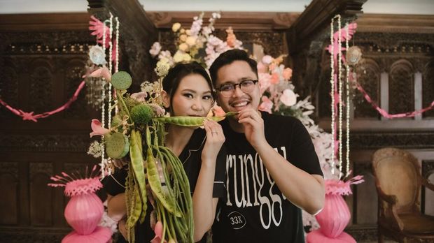 Array,Unik, Pasangan Ini Jadikan Lalapan Sebagai Buket di Acara Lamaran