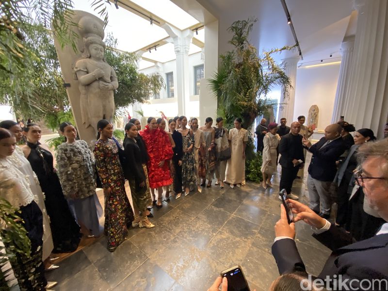 Array,Didit Prabowo Gelar Pameran Karya Desainer RI, Brigitte Macron Terkesima
