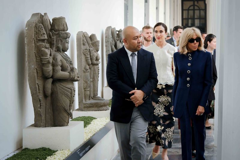 Array,Didit Prabowo Gelar Pameran Karya Desainer RI, Brigitte Macron Terkesima