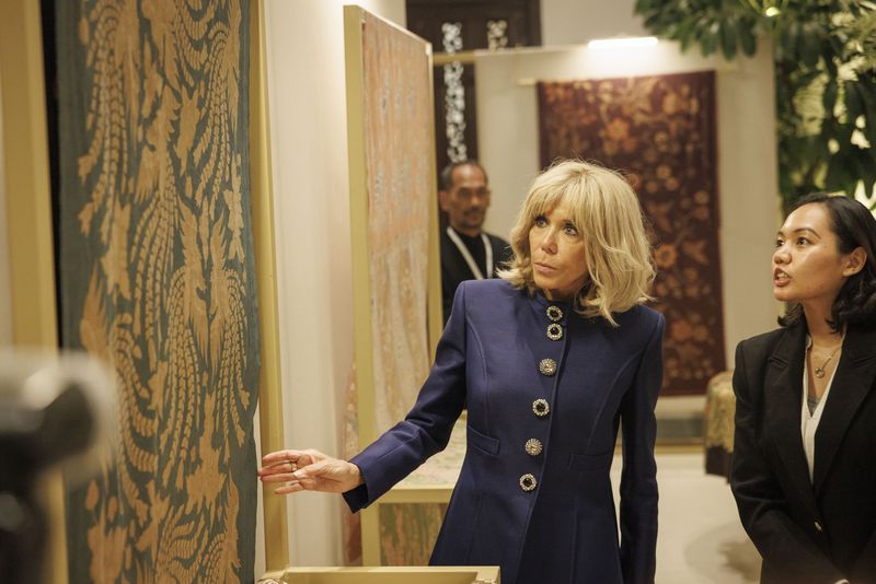 Array,Didit Prabowo Gelar Pameran Karya Desainer RI, Brigitte Macron Terkesima