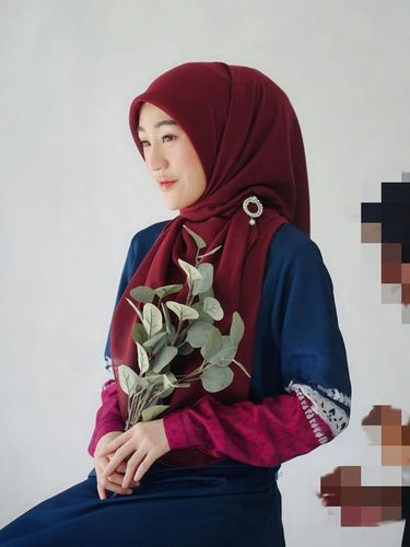 Array,5 Gaya Hijab Clean Look untuk Idul Adha ala Irish Bella hingga Inara Rusli