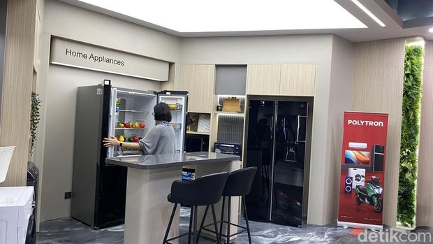 Array,Polytron Buka Showroom Mobil Listrik Pertama, Bareng AC-Kulkas Cs