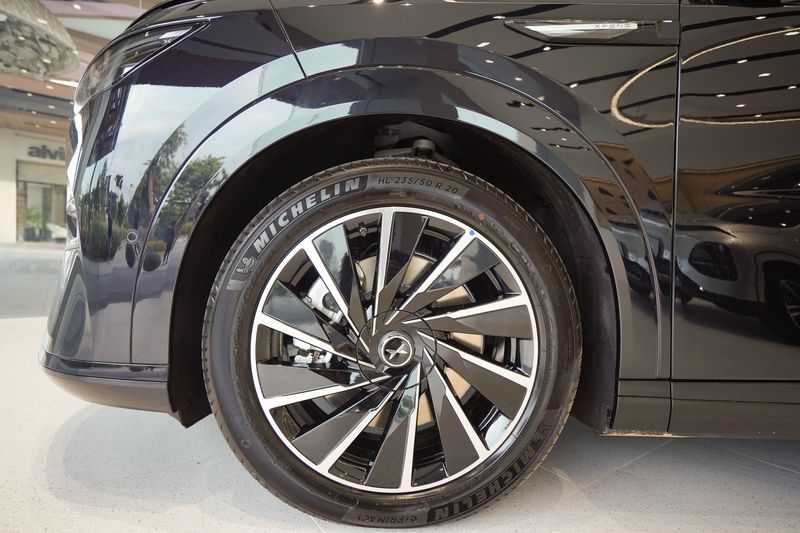 Array,Awas Kaget Lihat Harga Satu Ban Mobil Listrik Xpeng X9