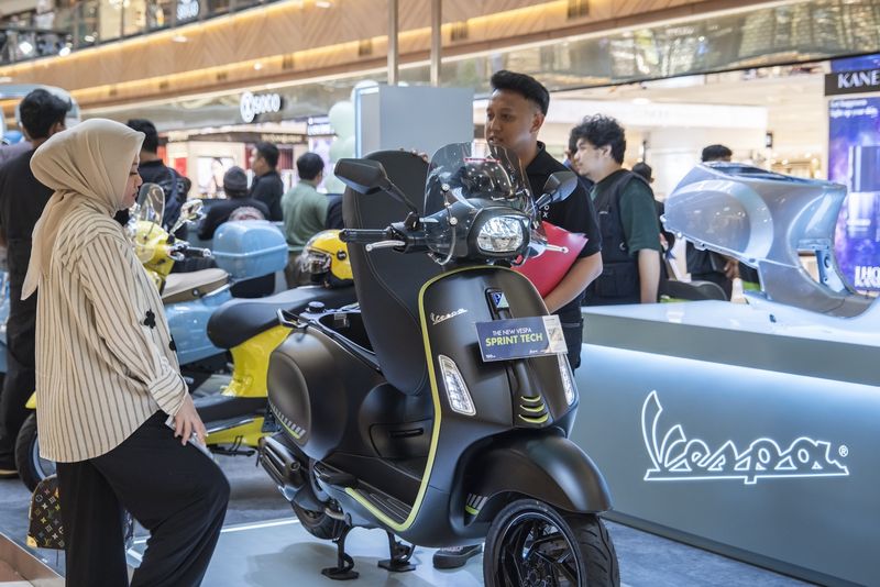 Array,Rayakan Usia 79 Tahun, Vespa Segarkan Warna Primavera hingga Sprint