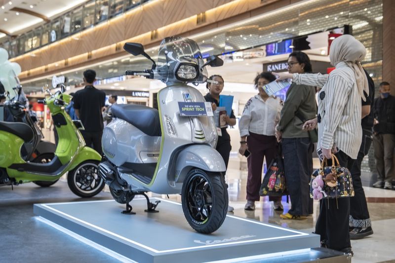 Array,Rayakan Usia 79 Tahun, Vespa Segarkan Warna Primavera hingga Sprint