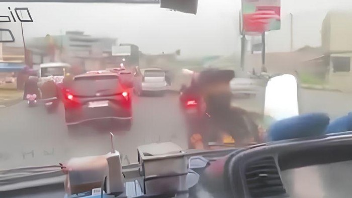 Viral Petugas Rusak Spion Truk yang Ogah Berhenti, Ini Penjelasan Dishub