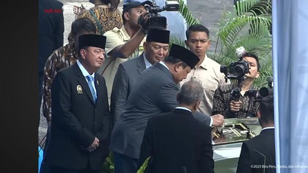 Array,Prabowo Luncurkan Mobil Taktis Listrik Buatan Pindad, Namanya 'Pandu'
