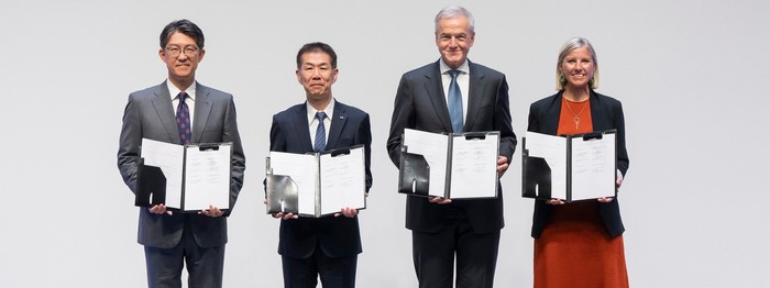 Mitsubishi Fuso dan Hino Merger!