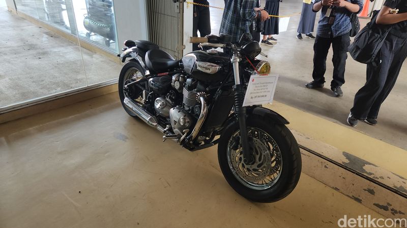 Mobil-Motor Rafael Alun Dilelang KPK, Laku Segini