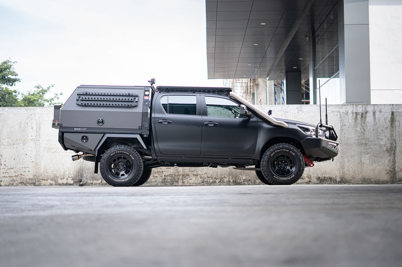 Array,Siap Tempur! Hilux Disulap Jadi Mobil Militer