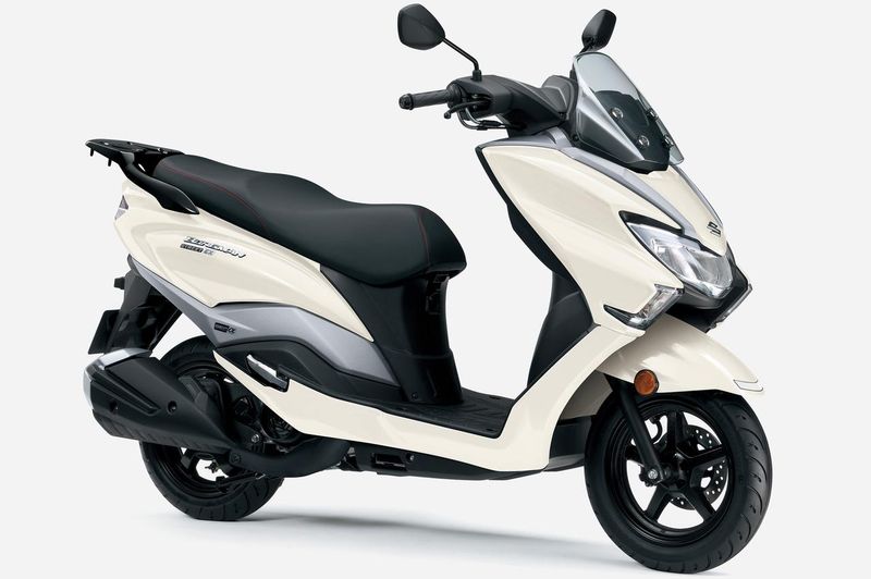 Array,Suzuki Burgman Street 125 EX Disegarkan, Jadi Bernuansa Sporty