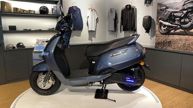 Spek TVS iCube S yang Turun Harga: Jarak Tempuh 115 Km, Bagasi Muat Helm