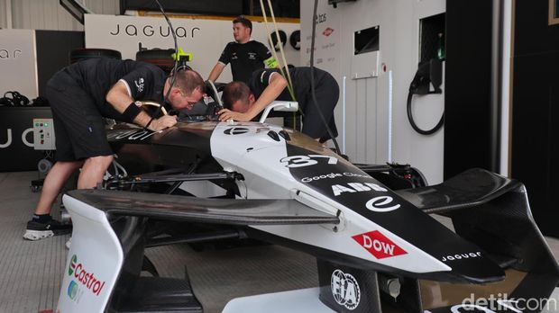 Array,Berkunjung ke Garasi Jaguar TCS Racing di Sirkuit Formula E Jakarta