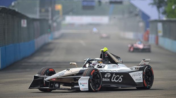 Jakarta Panas! Mobil Formula E Dikasih Es Batu Biar Baterai Tak Overheat