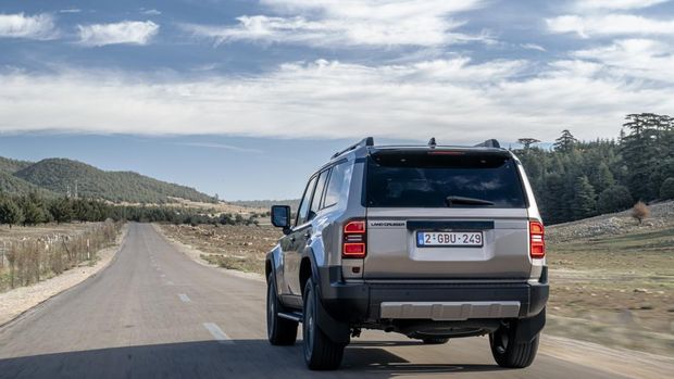 Array,Sangar tapi Irit! Toyota Land Cruiser Hybrid Resmi Meluncur