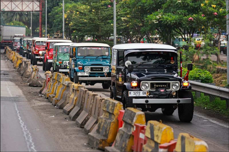 Array,Ratusan Toyota Land Cruiser Ramaikan Bandung, Ada Apa Nih?