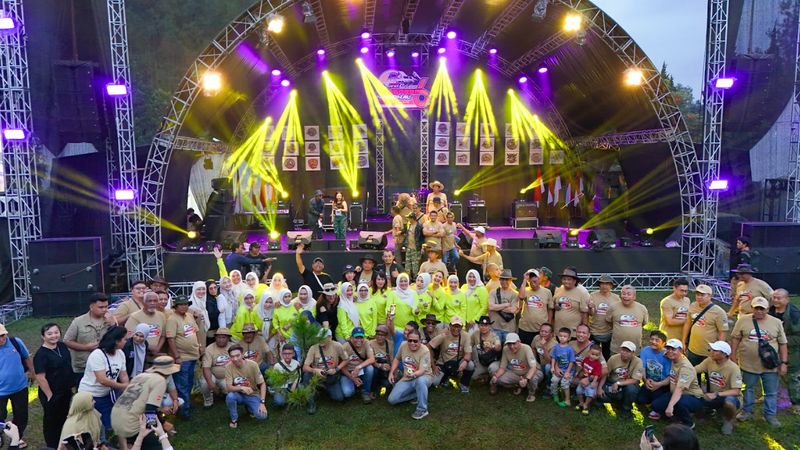 Ratusan Toyota Land Cruiser Ramaikan Bandung, Ada Apa Nih?