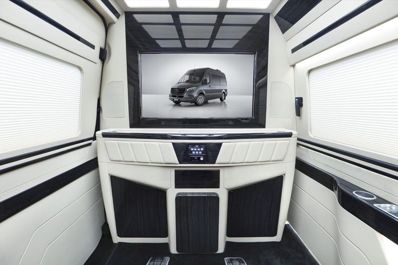 Array,Mewah! Interior Mercedes-Benz Sprinter Ini Dimodifikasi ala Kabin Jet Pribadi