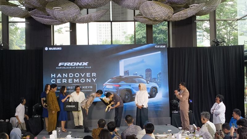 Suzuki Serahkan Fronx ke Konsumen Indonesia
