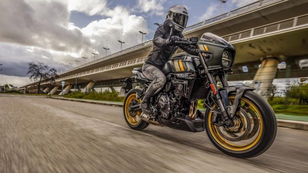 Array,Suzuki GSX-8T dan GSX-8TT Resmi Meluncur, Moge Retro Gahar Bermesin Modern!