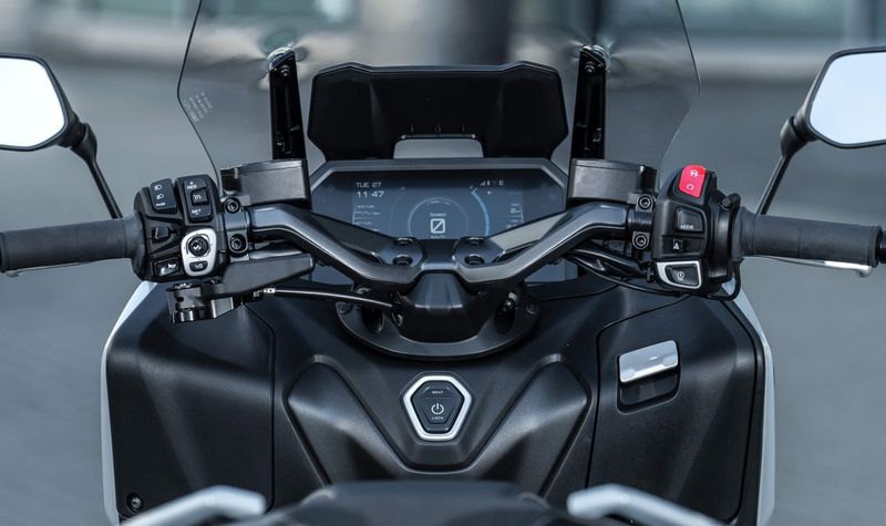 Array,Kasta Tertinggi Motor Matic Meluncur, Yamaha Tmax versi 2025
