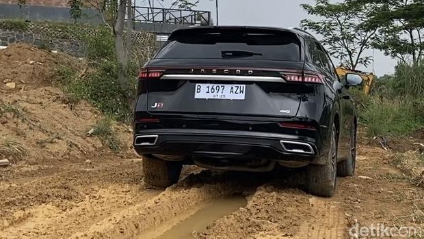 Array,Jajal Jaecoo J8 AWD: Tangguh Diajak Main Tanah, Mewah di Jalan Raya