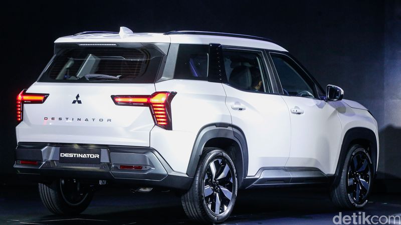 Array,Bedah Keunggulan Mitsubishi Destinator: Kabin Nyaman, Dapur Pacu Bisa Diandalkan!