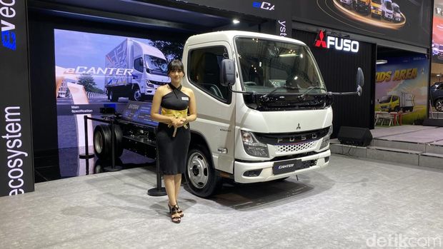 Array,Mitsubishi Fuso di GIIAS 2025: Fighter X Terbaru-Canter buat Ngecas Baterai Truk