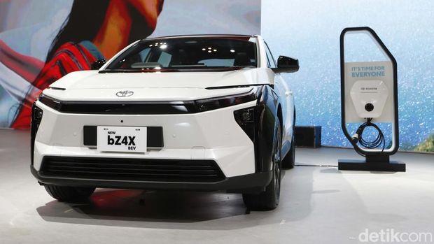 Menperin Dibikin Penasaran Mobil Listrik Toyota Buatan Indonesia