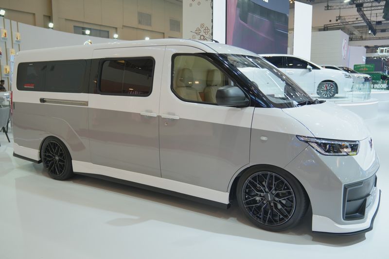 Array,Wuling Tampilkan Mitra EV 'VIP Concept' di GIIAS 2025, Interiornya Mewah Banget