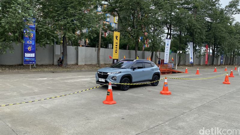 Array,Tes Suzuki Fronx di GIIAS 2025: Rasakan Performa dan Kenyamanannya