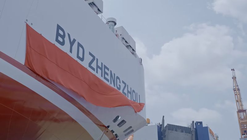 Kapal Jumbo Angkut Ribuan Mobil Listrik Bersandar di RI, Bukti Keseriusan BYD