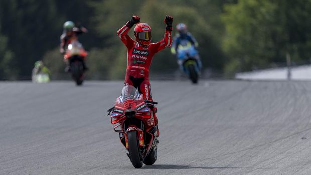 Rossi Disanjung Gegara Dominan, Kok Marquez Malah Dikomplain?