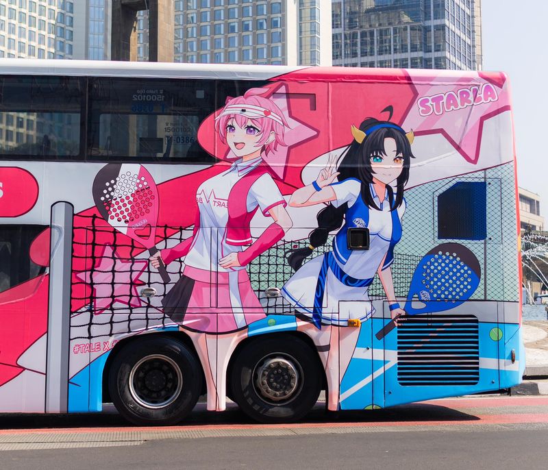 Array,Transjakarta Jadi Kanvas Berjalan Berkat Karya Seniman Lokal