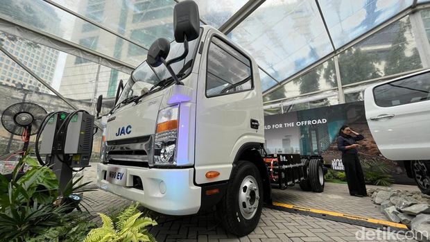 Array,3 Mobil yang Dibawa JAC Motors ke Indonesia, Semuanya EV Niaga
