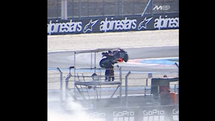 Nyaris Jadi Korban Motor 'Terbang' Acosta, Kameramen MotoGP Bilang Begini