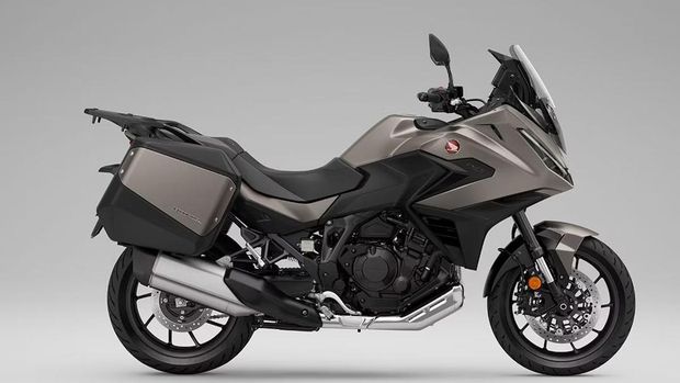 Array,Honda Luncurkan Motor Sport Touring Bertampang PCX