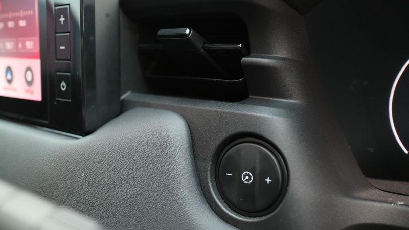 Array,Jangan Kaget Masih Banyak Tombol Fisik di Honda HR-V Hybrid, Ini Sebabnya