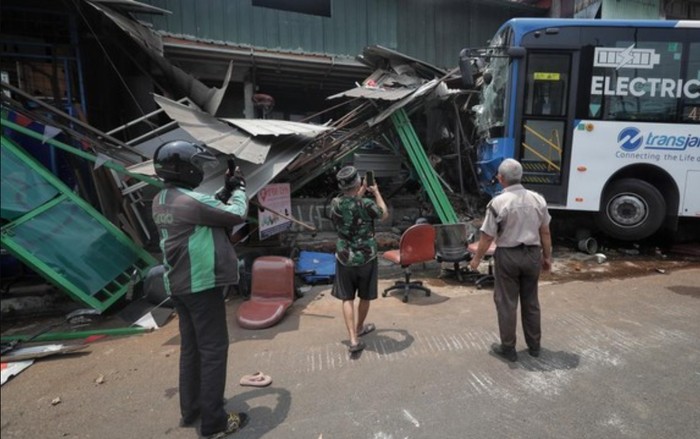 Array,Pelajaran dari Kecelakaan Bus Listrik Transjakarta di Setiabudi