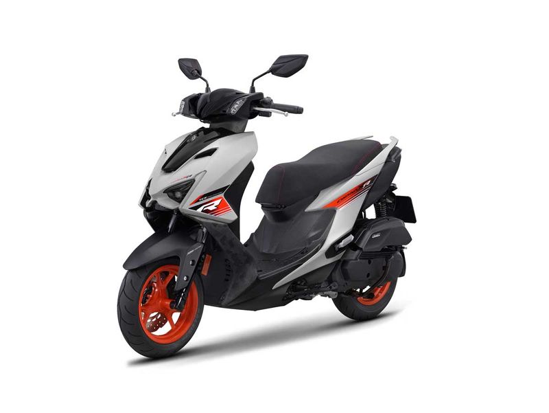 Array,Spek Skutik Dek Rata Yamaha Penantang Vario 160: Isi Bensin Gak Perlu Buka Jok